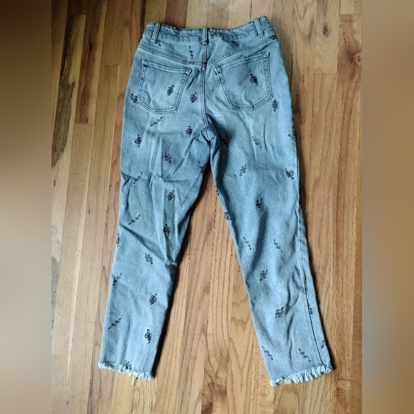 Tinseltown Light Blue Ankle Jeans with Black Embroidery Snak Design - Picture 7 of 8